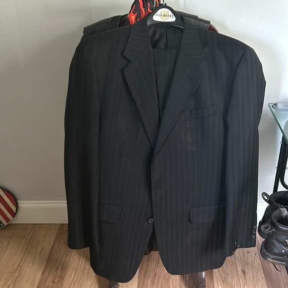 I have several design suits - Picture 1 of 2